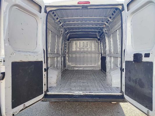 Vehicle image 8 / 11