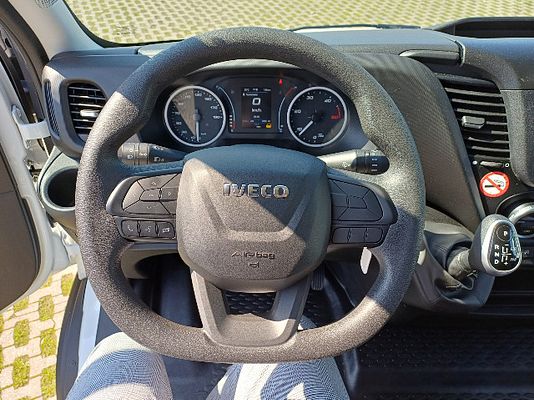 Vehicle image 9 / 10