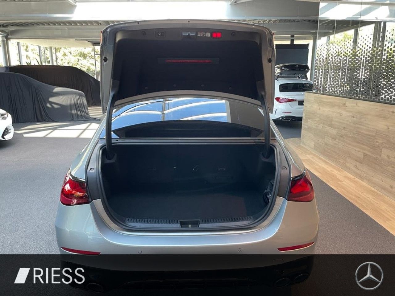Mercedes-Benz E-Klasse – Bild 15