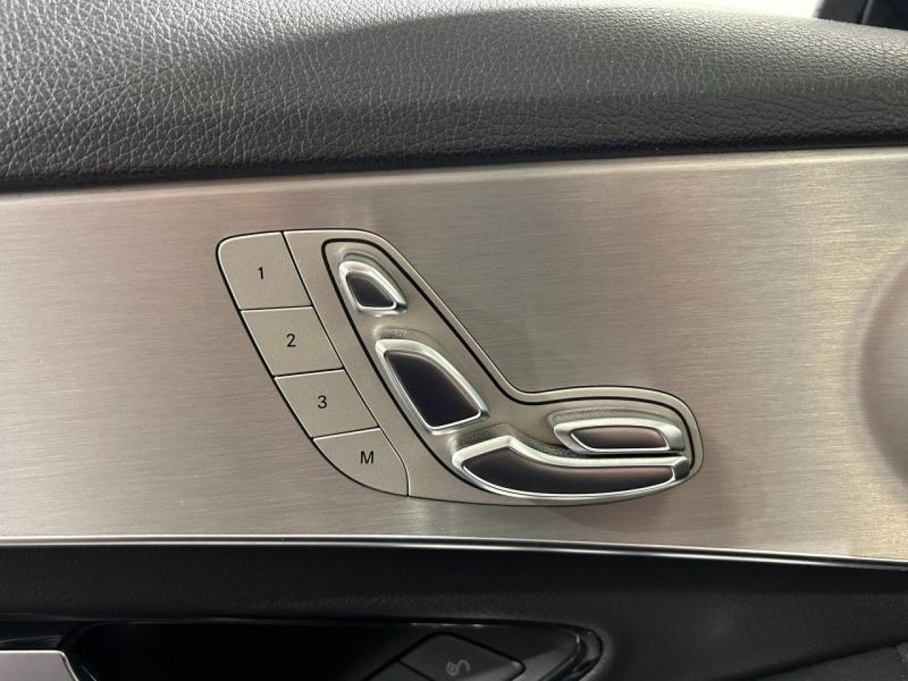 Photo du v&eacute;hicule 15 / 18