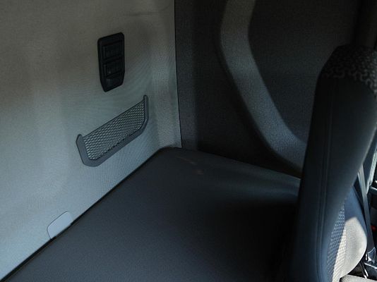 Vehicle image 12 / 13