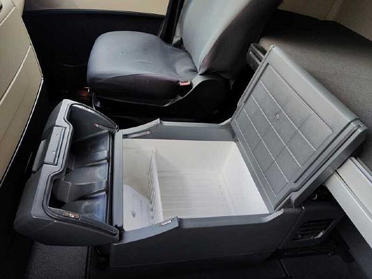 Vehicle image 8 / 14
