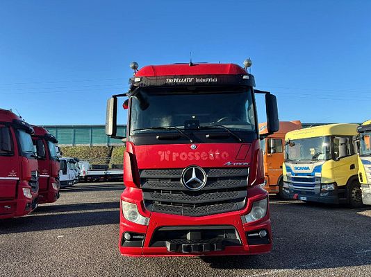 Vehicle image 2 / 15