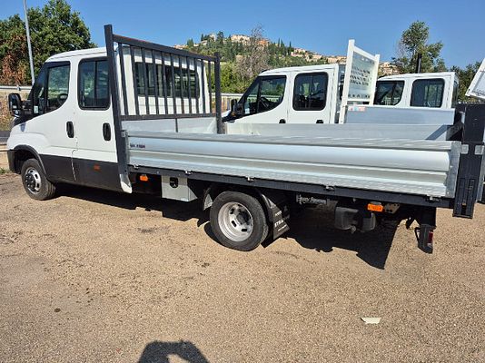 Vehicle image 6 / 6