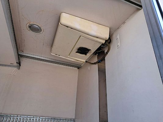 Vehicle image 8 / 19