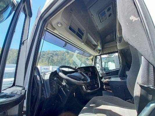 Vehicle image 2 / 5