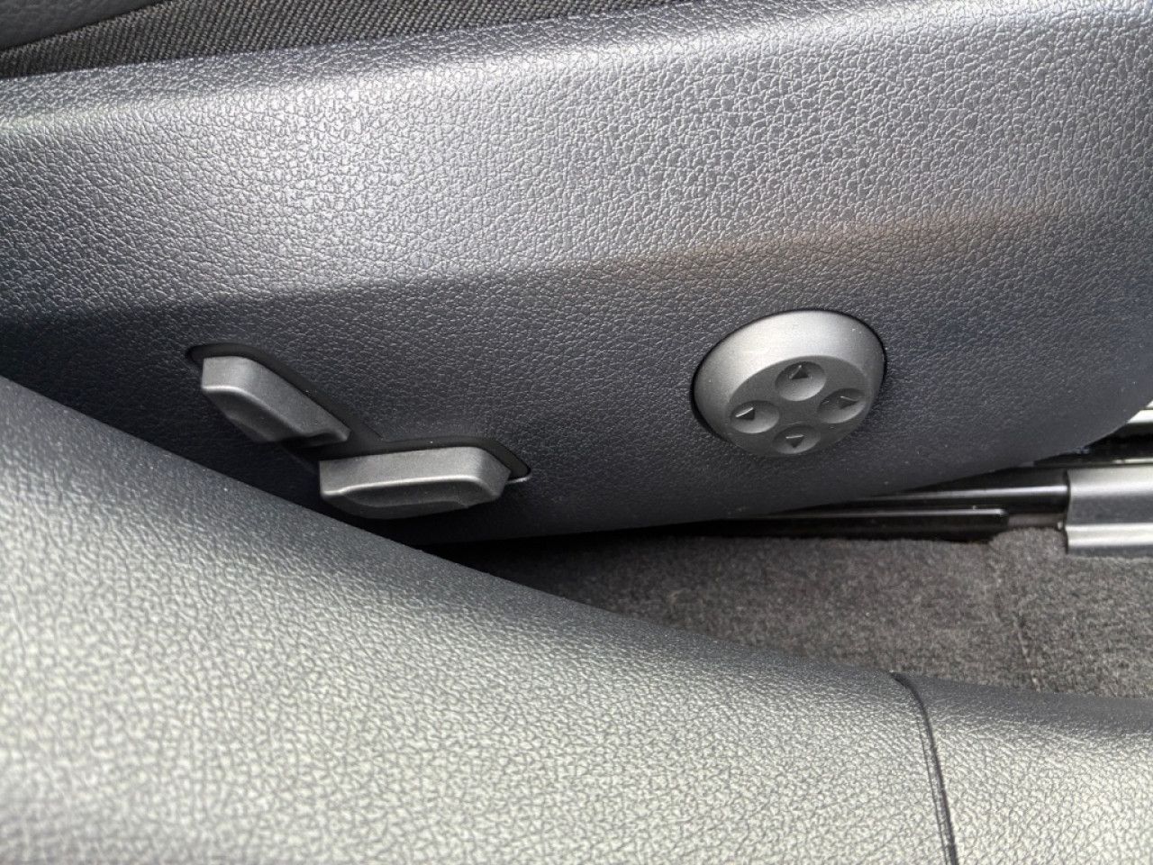 Mercedes-Benz E-Klasse – Bild 17