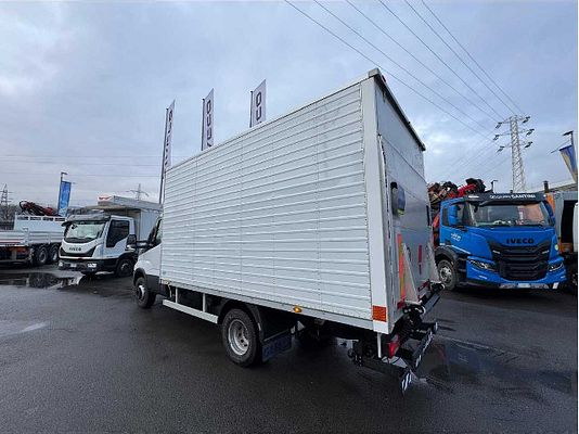 Vehicle image 4 / 7