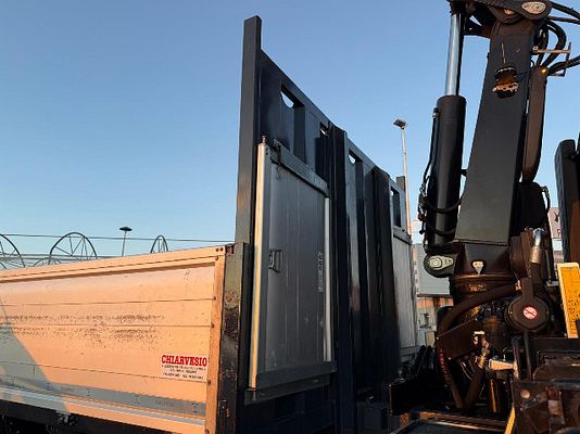 Vehicle image 15 / 18