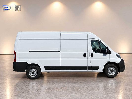 Vehicle image 4 / 15