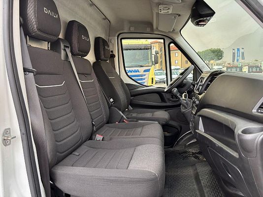 Vehicle image 14 / 14