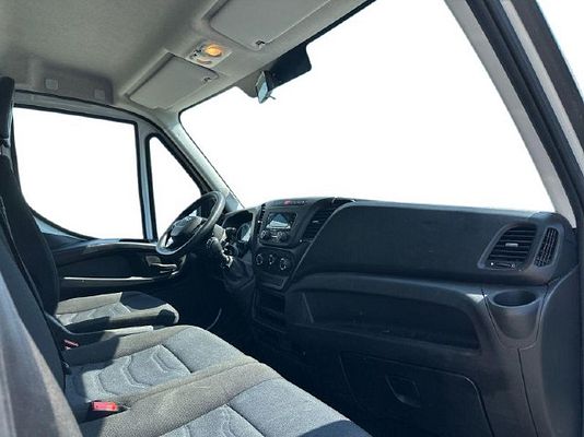 Vehicle image 3 / 15