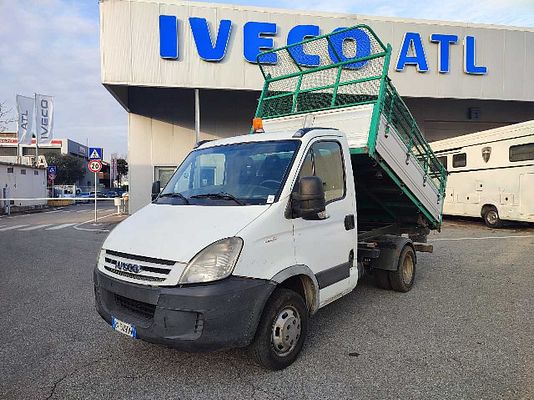 Vehicle image 1 / 9