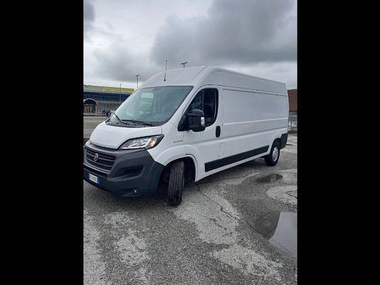 Vehicle image 1 / 21
