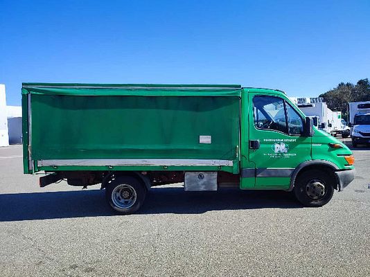 Vehicle image 4 / 9