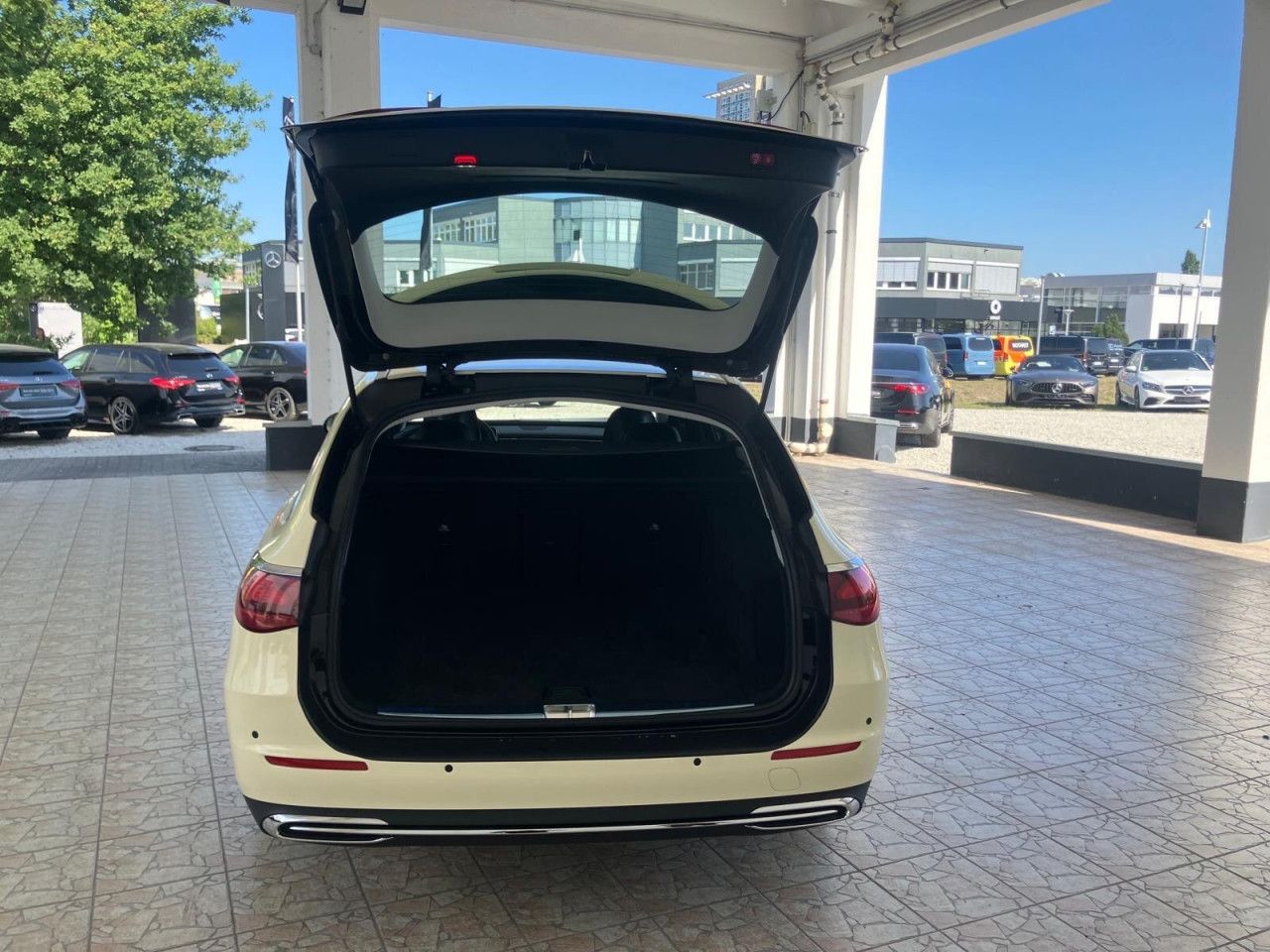 Mercedes-Benz E-Klasse – Bild 22