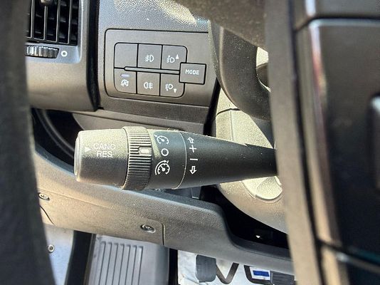 Vehicle image 6 / 12