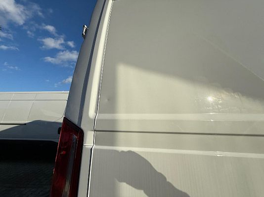 Vehicle image 8 / 15