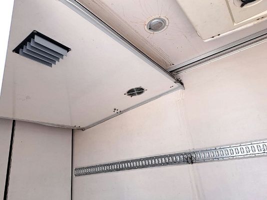 Vehicle image 7 / 19