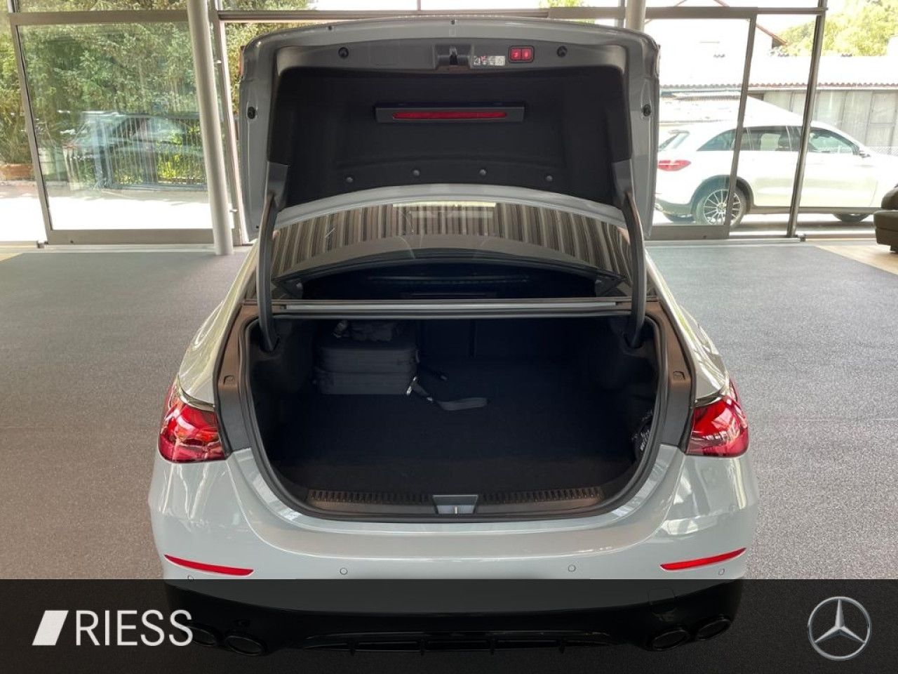 Mercedes-Benz E-Klasse – Bild 17