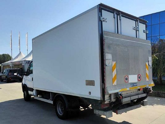 Vehicle image 4 / 10