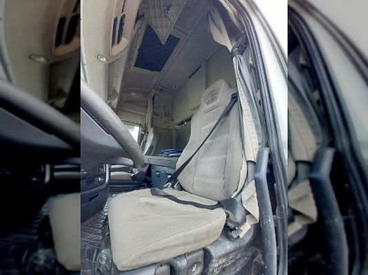 Vehicle image 3 / 5