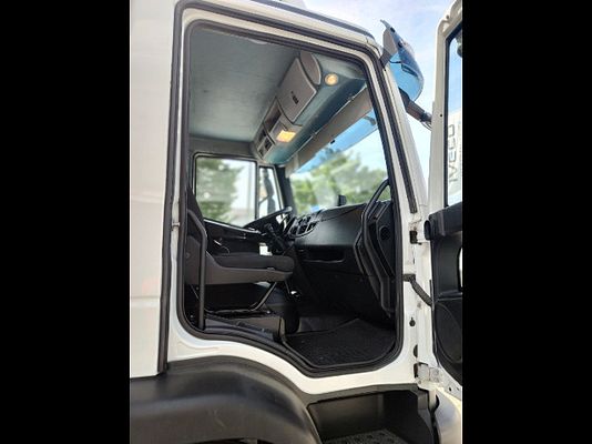 Vehicle image 14 / 20