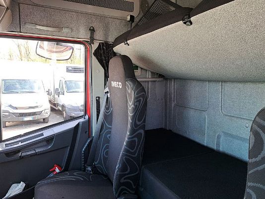 Vehicle image 10 / 14
