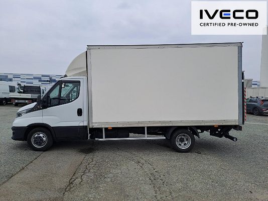 Vehicle image 6 / 16