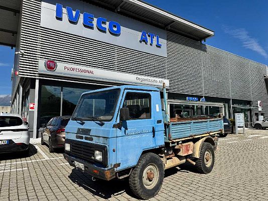 Vehicle image 1 / 8