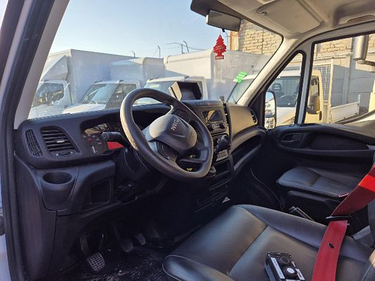Vehicle image 8 / 8