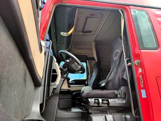 Vehicle image 5 / 14
