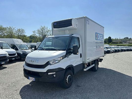 Vehicle image 1 / 19