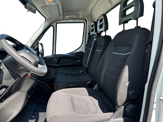 Vehicle image 11 / 14