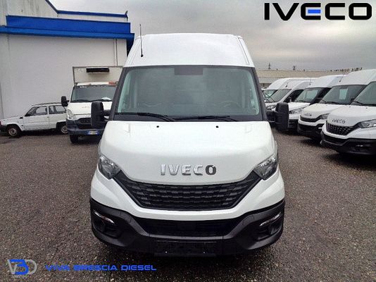 Vehicle image 2 / 14