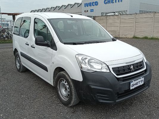 Vehicle image 2 / 5