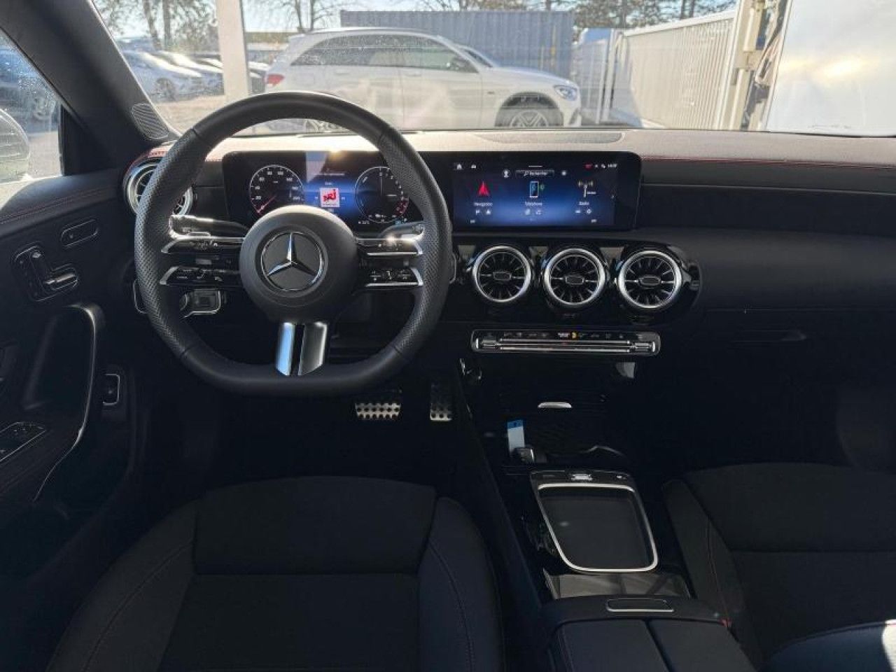 Photo du v&eacute;hicule 16 / 18