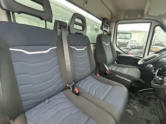Vehicle image 3 / 15
