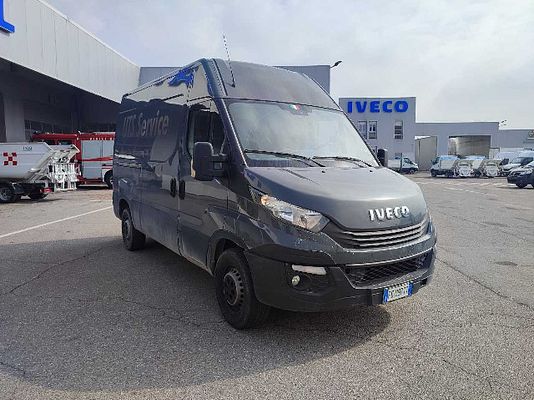 Vehicle image 3 / 10