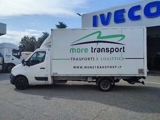 Vehicle image 2 / 9