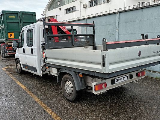 Vehicle image 4 / 6
