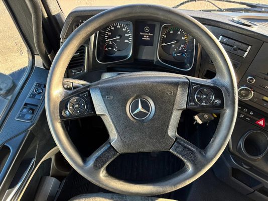 Vehicle image 10 / 15