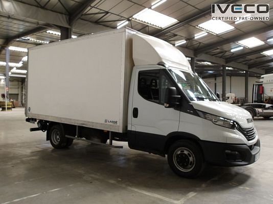 Vehicle image 3 / 5