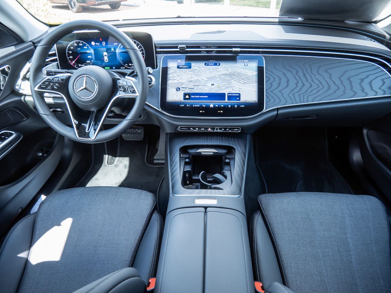 Mercedes-Benz E-Klasse – Bild 8