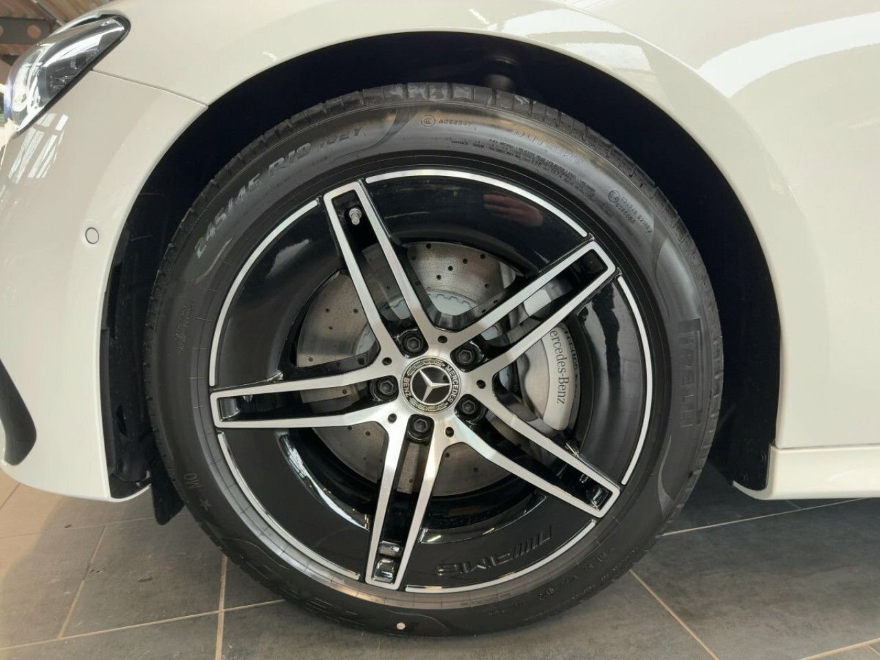 Mercedes-Benz E-Klasse – Bild 12