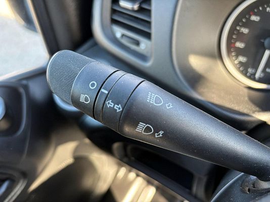 Vehicle image 4 / 14