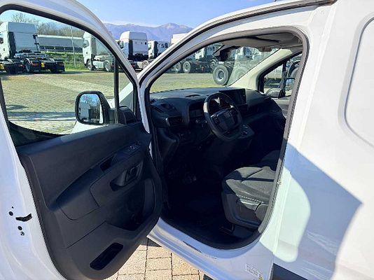 Vehicle image 6 / 11