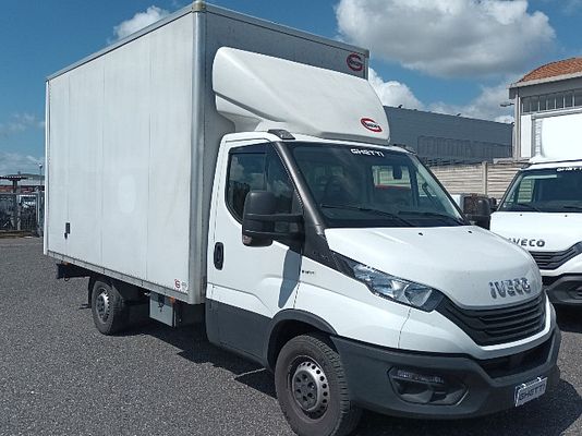 Vehicle image 1 / 5