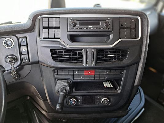 Vehicle image 10 / 15