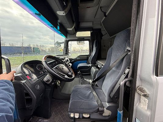 Vehicle image 5 / 6
